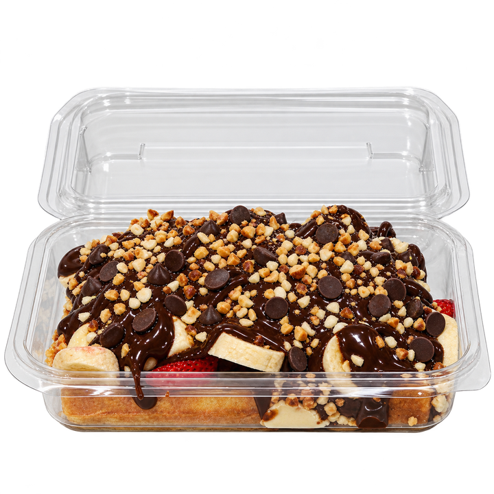 Bitter Brüksel waffle; bitter çikolata, muz, çilek ve fındık parçalarıyla